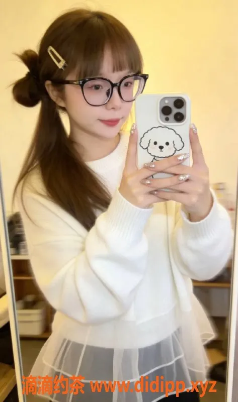 深圳楼凤-南山嫩妹心心，900P起，舌吻制服服务