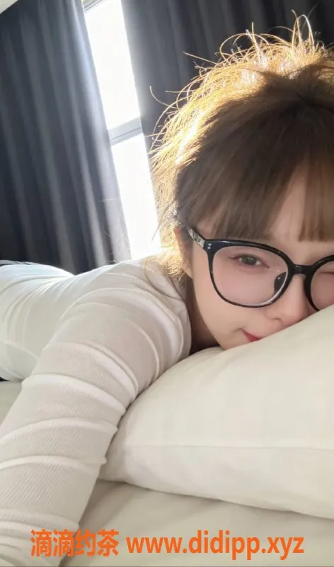 深圳楼凤资源信息,南山嫩妹心心，900P起，舌吻制服服务