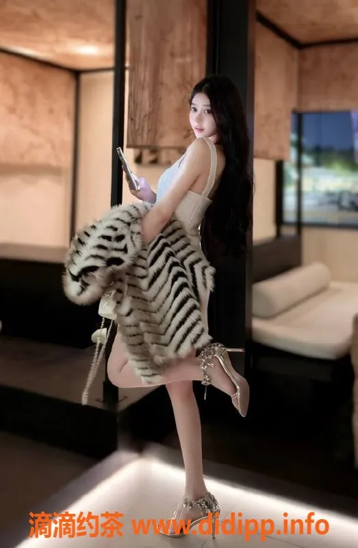 广州楼凤-天河嫩妹林暮雪，1800p等你来享受！