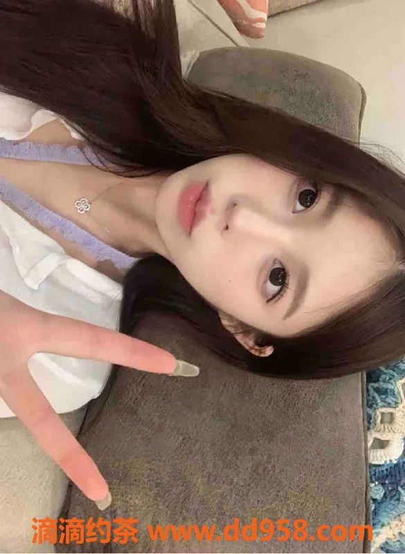 广州楼凤-天河嫩妹小嘟嘟，水费1100p等你来约！