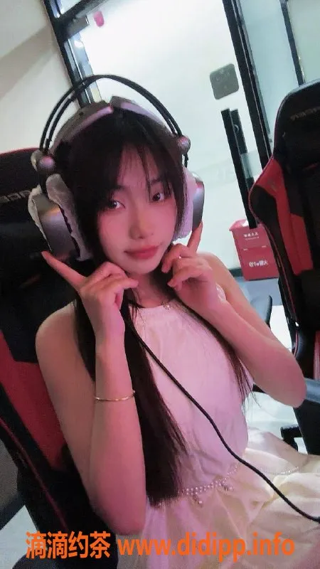 深圳楼凤-深圳龙华嫩妹林希，800元起，舌吻服务