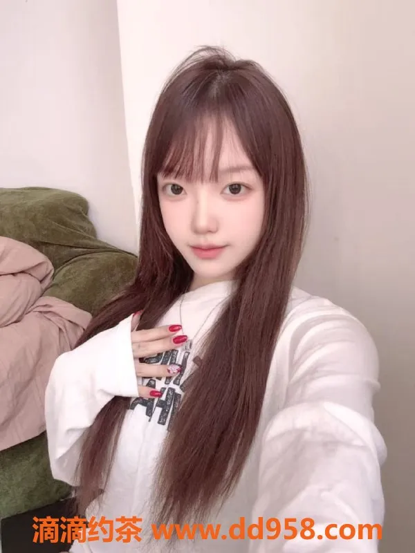 常州楼凤-武进19岁嫩妹揉揉，166cm陪浴口调情，800元起