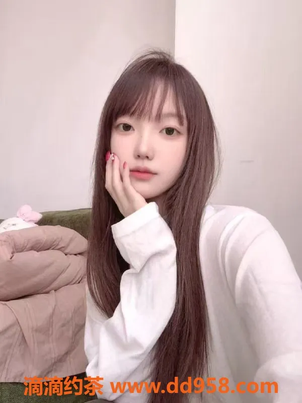 常州楼凤-武进19岁嫩妹揉揉，166cm陪浴口调情，800元起