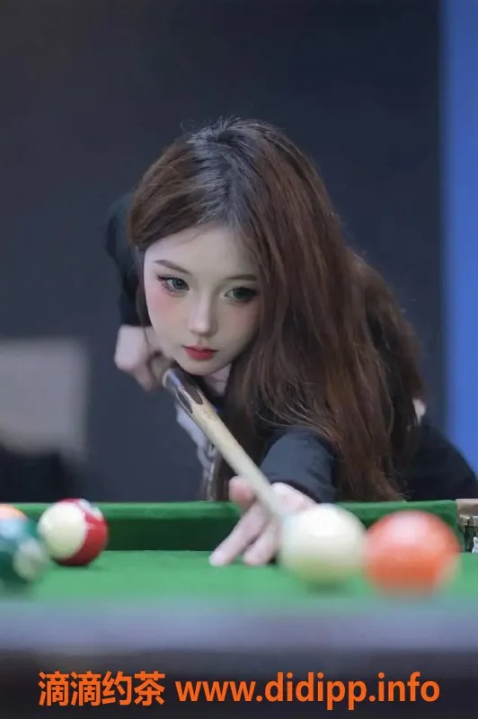 深圳楼凤-龙岗梨涡 165cm 40kg 18岁 可外出