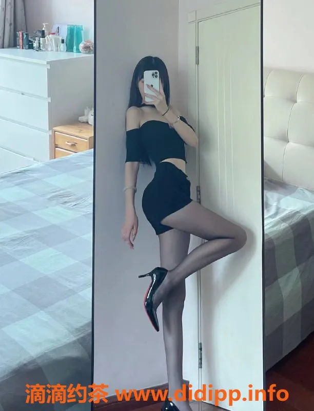 长沙楼凤-雨花区22岁苏小小，身高1.70，服务多样