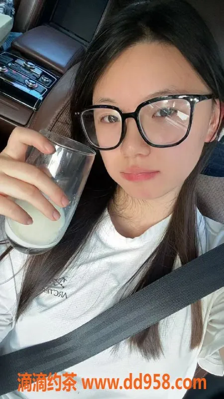 常州楼凤-常州敏敏 23岁 166cm C罩杯 90斤优惠服务