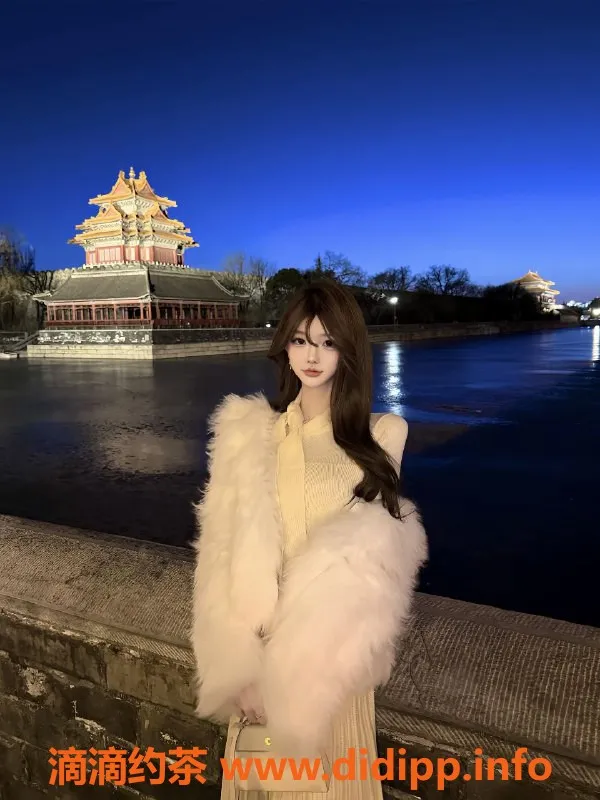 无锡楼凤-滨湖万达超嫩少女学妹，皮肤白皙，爱玩调情