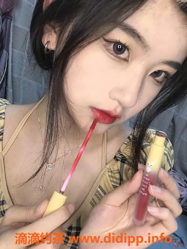 广州楼凤-荔湾繁星嫩妹，7P夜课鸳鸯浴服务