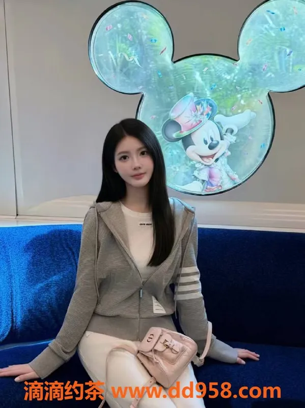 广州楼凤-天河嫩妹诗诗，专享舌吻与鸳鸯浴