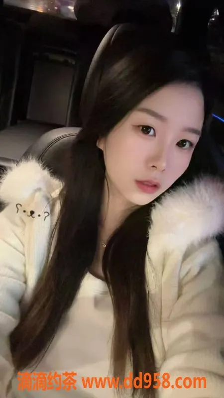 成都楼凤-天府三街小艺，168高108斤，热情服务6P