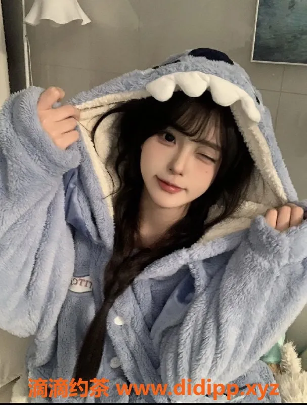 常州楼凤-武进童童，160cm嫩妹，陪浴、口交服务等你体验