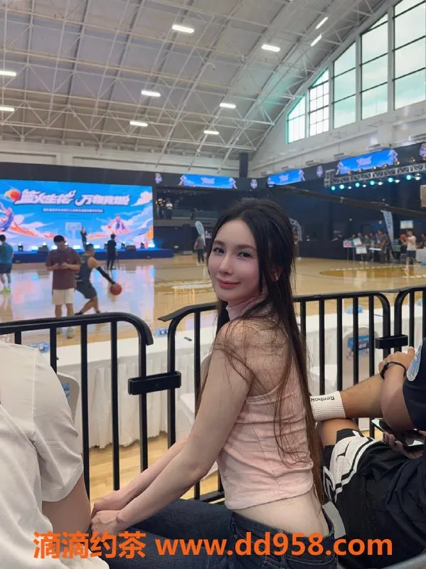 常州楼凤-梦梦，24岁163cm C罩杯，常州悦霂嘉源酒店