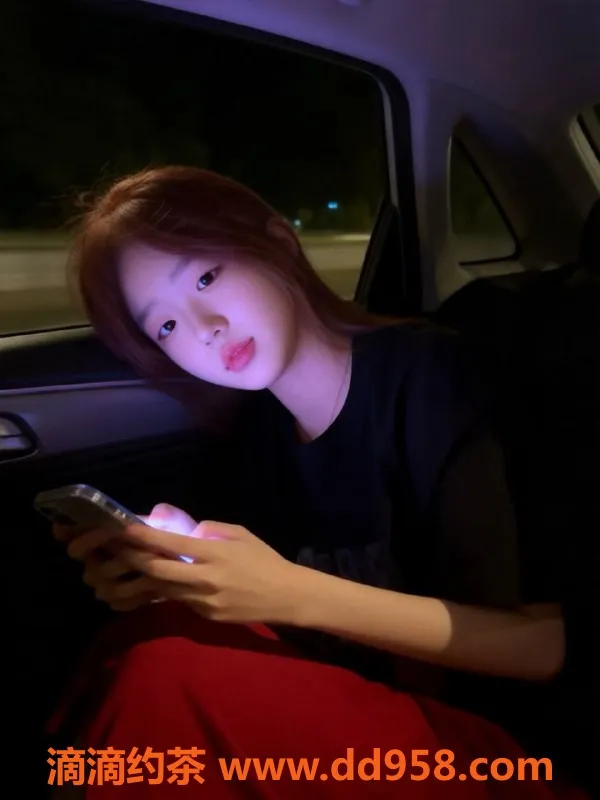 广州楼凤-天河嫩妹小奈，水费500p等你来约！