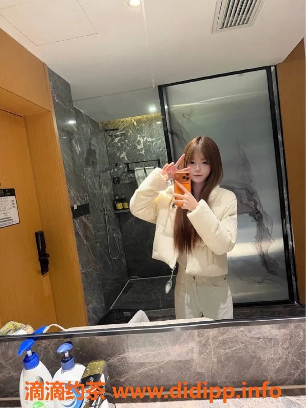 深圳楼凤-龙华嫩妹琪琪，900元起享受情趣服务