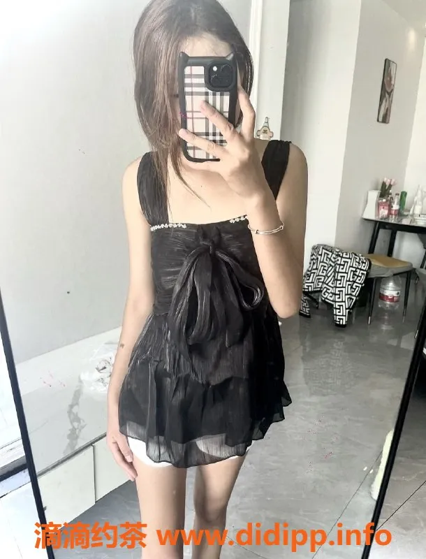 无锡上门服务-高颜值小萝莉小y，陪浴与69服务