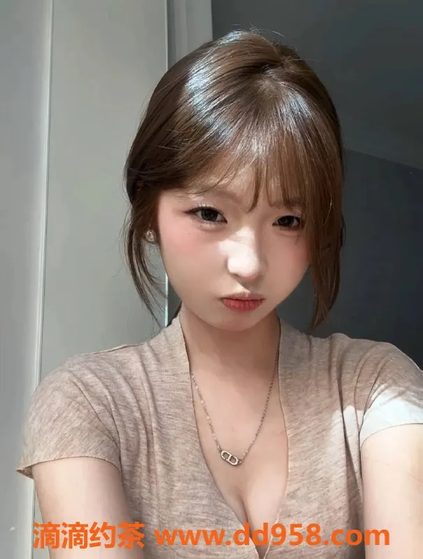 惠州楼凤-惠城区20岁艾薇，身高169，胸围C+，600元起