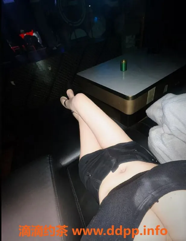 太原楼凤-太原18岁美女，160cm高，110斤，超值体验