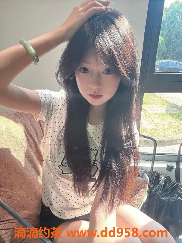 常州楼凤-武进卡哇伊，162cm嫩妹陪浴服务，800元起