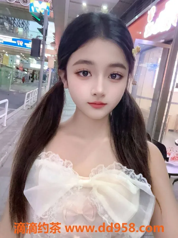 广州楼凤-天河嫩妹馨馨，700水费，甜美舌吻等你体验