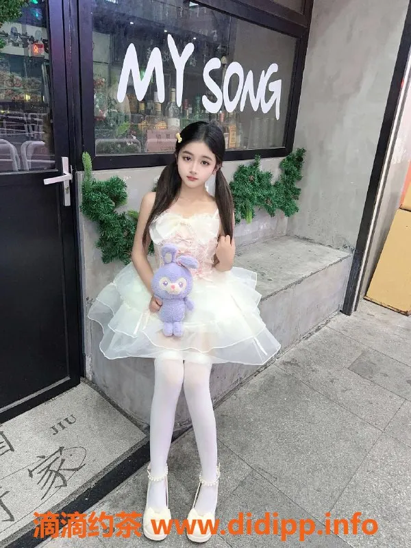 广州楼凤-天河嫩妹馨馨，700水费，甜美舌吻等你体验