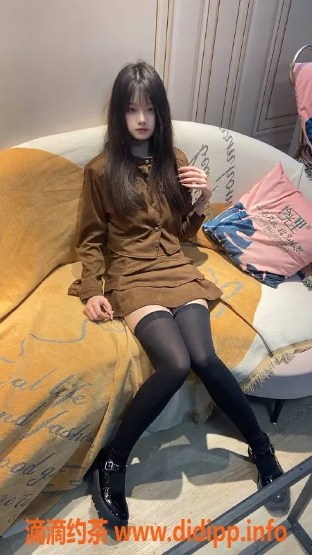 广州楼凤-金沙洲嫩妹语嫣，水费700p，舌吻服务