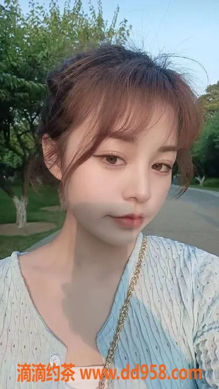 广州楼凤-海珠小可爱，嫩妹舌吻热情服务