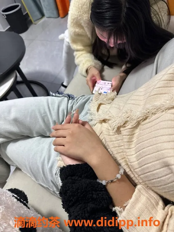 无锡楼凤资源信息,姐妹姿势摆挺好，气质非凡