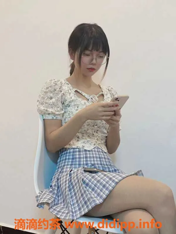 广州楼凤-广州眼睛妹婷婷，20岁，46kg，茶水价格实惠