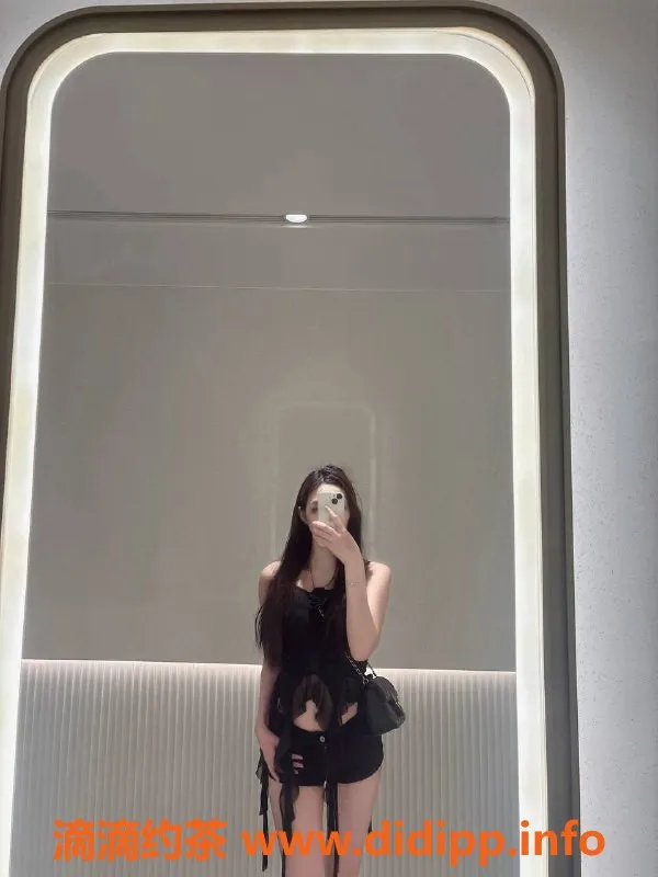 广州楼凤资源信息,荔湾嫩妹然然，水费1600pp，舌吻服务