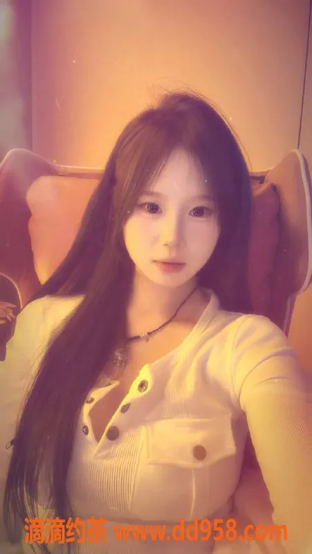 深圳楼凤资源信息,福田嫩妹梦雪，1200元起，制服服务享受