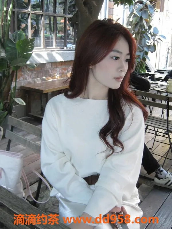 成都楼凤-成华区嫩妹思思，身高165，体重100，颜值爆表