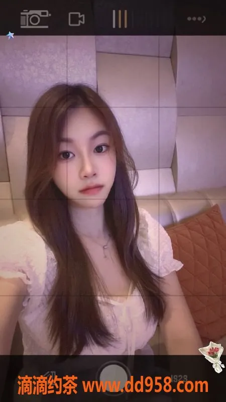 深圳楼凤-宝安七月，888元鸳鸯浴，69无套服务