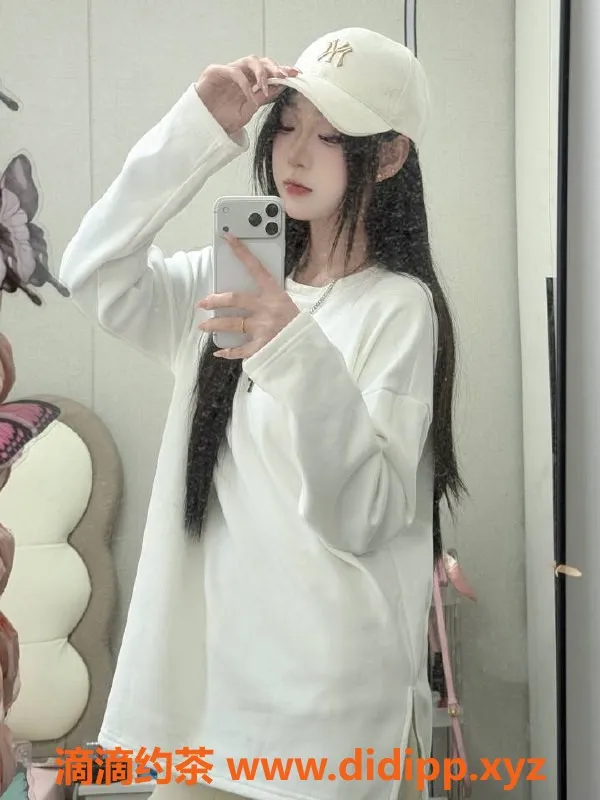 成都楼凤资源信息,成华区18岁川妹子，颜值高，身材苗条，强烈推荐！