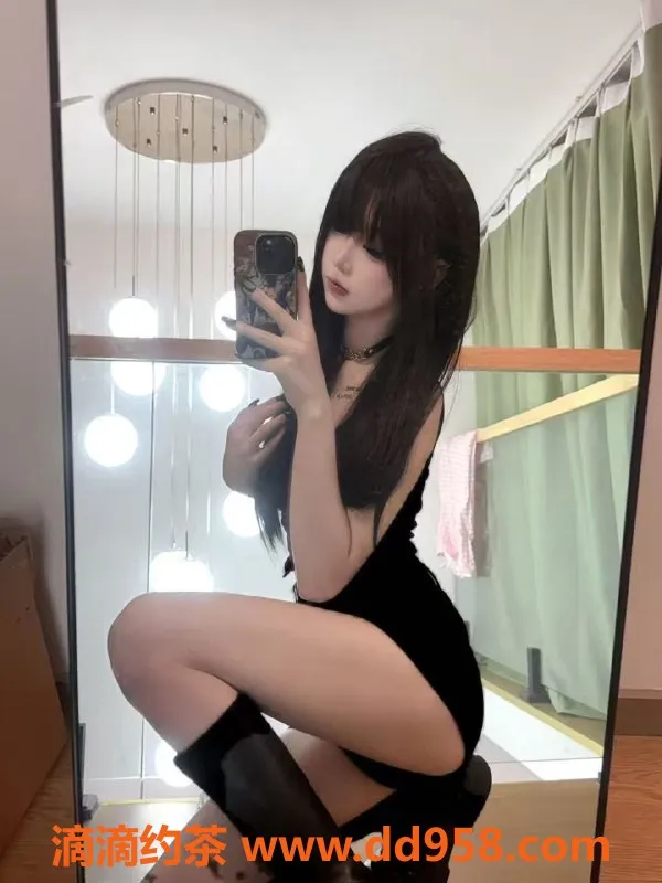 成都楼凤-成华区18岁川妹子，颜值高，身材苗条，强烈推荐！