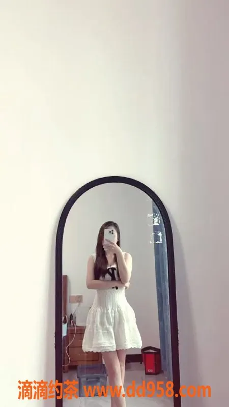 广州楼凤-白云区嫩妹小嘉嘉，水费400p极品体验