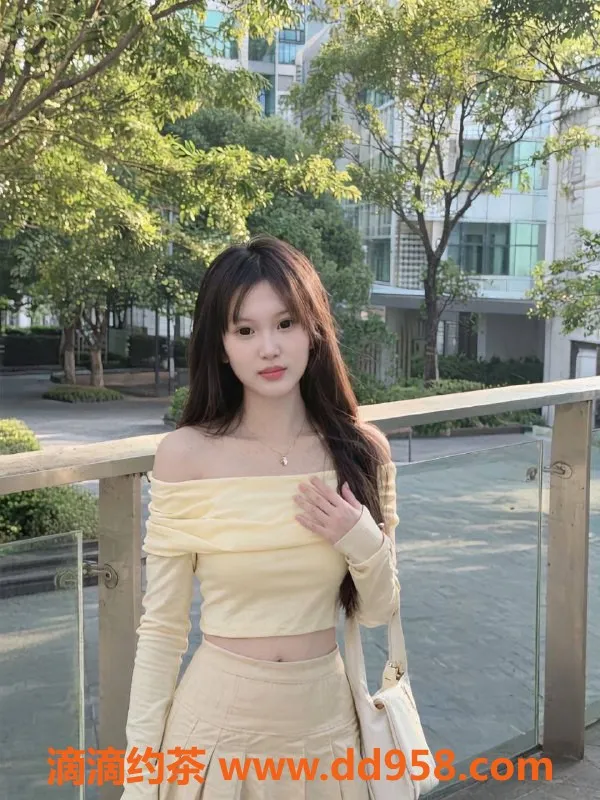 深圳楼凤-深圳龙华嫩妹小云，700起，舌吻服务