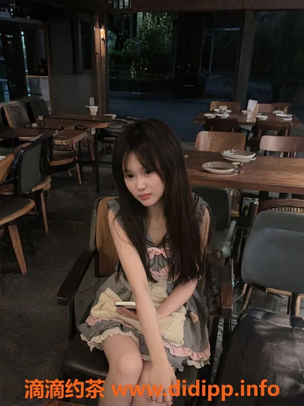 深圳楼凤-深圳龙华嫩妹小云，700起，舌吻服务