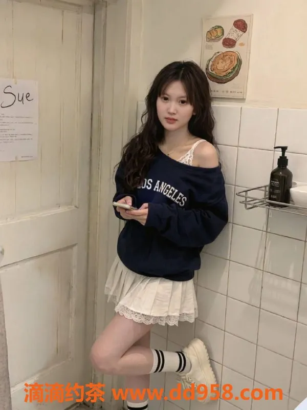 深圳楼凤-深圳龙华嫩妹小云，700起，舌吻服务