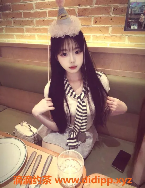 深圳楼凤资源信息,福田御姐小面，1000P起，舌吻制服诱惑