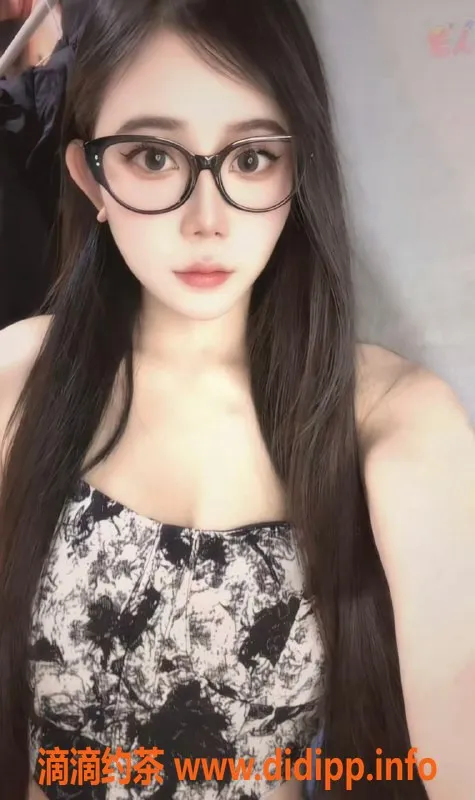 广州楼凤-番禺区嫩妹165免费鸳鸯浴体验