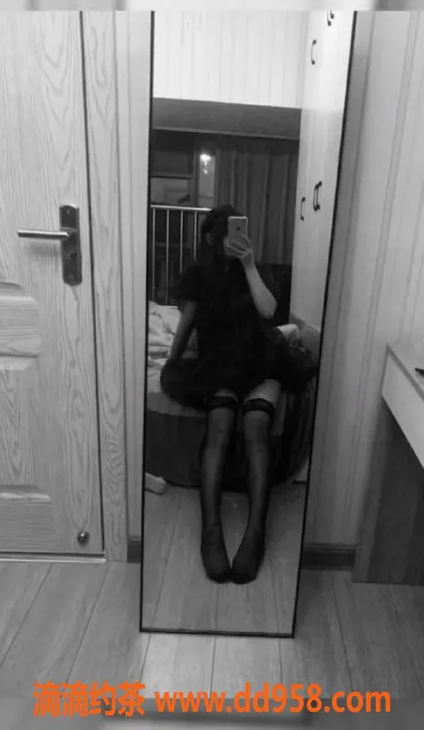 广州楼凤-番禺区嫩妹165免费鸳鸯浴体验