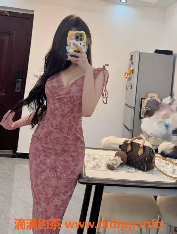 深圳楼凤-龙华莉娜：700起，超值御姐服务！