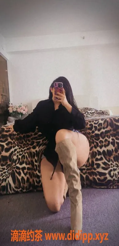 深圳楼凤-福田卡戴珊，1400元茶费，双向服务等你来体验！