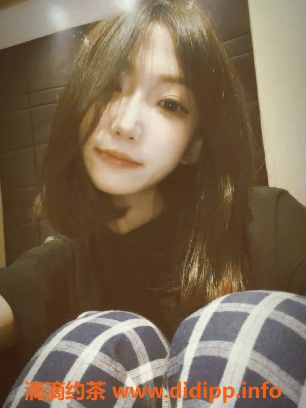 广州楼凤-天河嫩妹北极星，舌吻服务仅需700