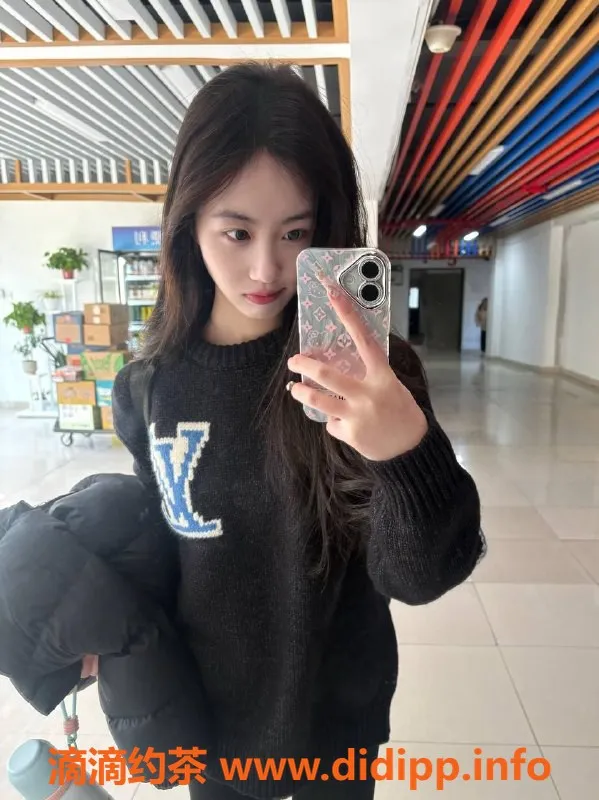 杭州楼凤-西湖饱饱同学，164cm，102斤，21岁甜美学妹