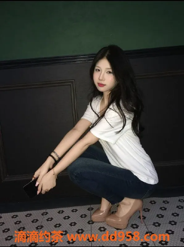 广州上门服务-白云区小婷，162厘米，19岁超甜快餐妹