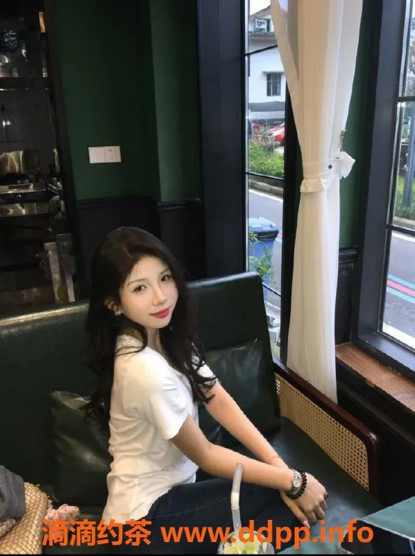 广州上门服务-白云区小婷，162厘米，19岁超甜快餐妹