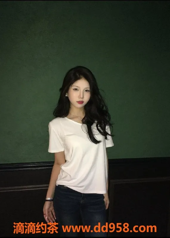 广州上门服务-白云区小婷，162厘米，19岁超甜快餐妹