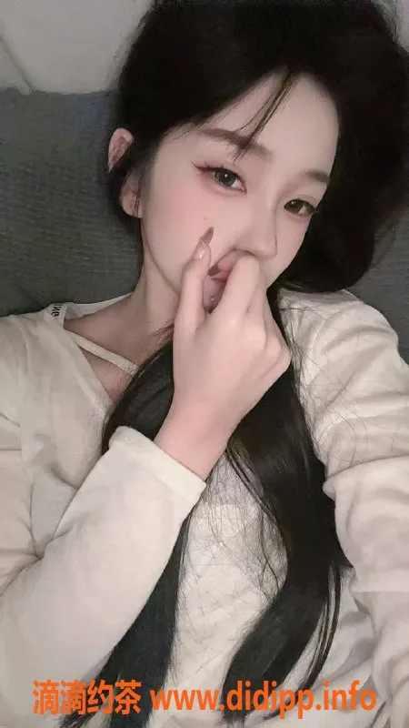 常州楼凤-常州玲玲，21岁168cm，胸围C，8起服务