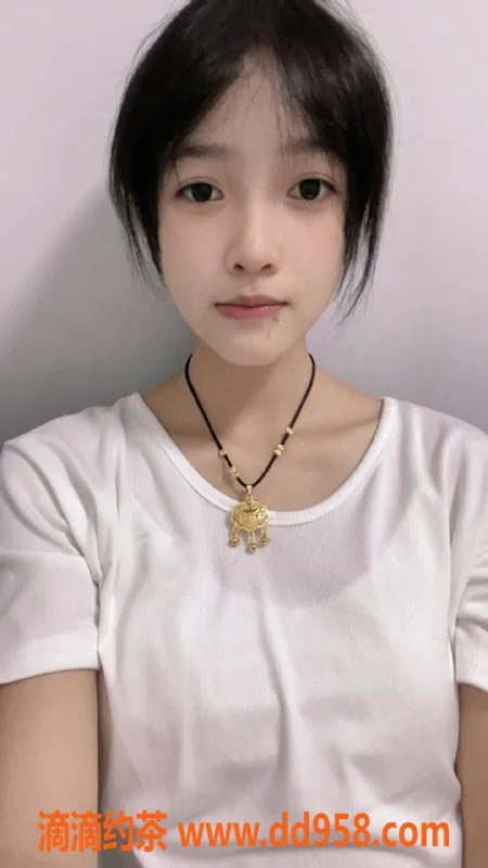 深圳楼凤-深圳宝安嫩妹露露，600p起，舌吻制服服务！